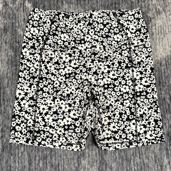 PINK Victoria's Secret Black Short Sleeve Tee with White Floral Design - Picture 4 of 12